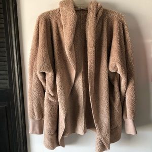 Fuzzy hooded jacket w pockets